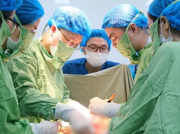Phẫu thuật cứu sống sản phụ sinh con lần thứ 5 bị biến chứng rau cài răng lược