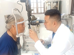 Trạm Y tế phường Xuân Phương tổ chức chiến dịch khám mắt, đo huyết áp, cấp phát thuốc miễn phí hưởng ứng Tháng hành động vì Người cao tuổi Việt Nam năm 2025 tại điểm Y tế Phương Canh và Nhà văn hóa TDP số 4 Miêu Nha.