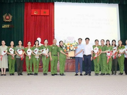 CÔNG AN XÃ HỒNG VÂN TỔ CHỨC GẶP MẶT KỶ NIỆM NGÀY PHỤ NỮ VIỆT NAM 20/10