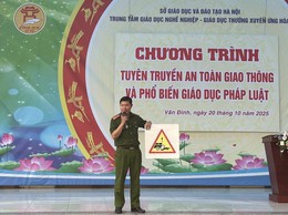 CÔNG AN XÃ VÂN ĐÌNH TUYÊN TRUYỀN LUẬT GIAO THÔNG CHO HỌC SINH TRUNG TÂM GDNN – GDTX ỨNG HÒA