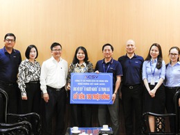 CÔNG TY ACSV ỦNG HỘ QUỸ “VÌ NGƯỜI NGHÈO” XÃ TRUNG GIÃ 100 TRIỆU ĐỒNG