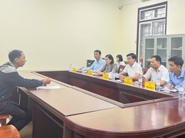 Đồng chí Chủ tịch UBND xã Lê Đức Phóng tiếp công dân định kỳ tháng 10/2025