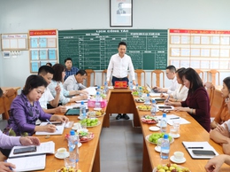 Thường trực Đảng uỷ xã làm việc với Trường THCS Trần Phú