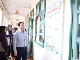 Thường trực Hội đồng nhân dân xã Phú Nghĩa tổ chức khảo sát cơ sở vật chất của một số trường học trên địa bàn xã