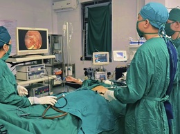 BV ĐK Mỹ Đức phẫu thuật nội soi cấp cứu ngay trong đêm cho nam bệnh nhân 17 tuổi bị áp xe ruột thừa