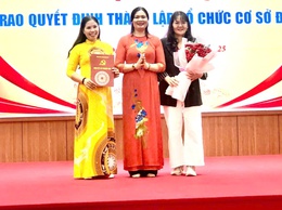 Trao các quyết định thành lập Tổ chức cơ sở Đảng