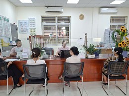 Phòng giao dịch NHCSXH Đông Anh giải ngân khoản vay đầu tiên theo chương trình “Sinh viên ngành STEM”.