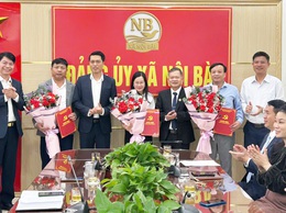 ĐẢNG ỦY - UBND XÃ NỘI BÀI TỔ CHỨC HỘI NGHỊ CÔNG BỐ VÀ TRAO CÁC QUYẾT ĐỊNH VỀ CÔNG TÁC CÁN BỘ