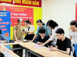 UBND phường Tương Mai tổ chức hướng dẫn người dân nộp thuế bằng phương thức điện tử qua ứng dụng ETax Mobile