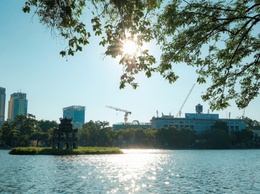 Hà Nội ngày 27/10 không mưa, trưa chiều trời nắng, sáng và đêm trời lạnh.