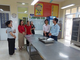 Kiểm tra công tác đảm bảo ATTP tại Trường mầm non và Tiểu học Đại Thắng