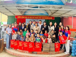 Tặng quà trị giá trên 288 triệu đồng cho trường mầm non Yên Bình, xã Yên Bình, tỉnh Lạng Sơn