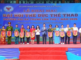 Lễ khai mạc Đại hội Thể dục Thể thao phường Hai Bà Trưng lần thứ I: Ngày hội lớn của toàn dân rèn luyện thân thể theo gương Bác Hồ vĩ đại.
