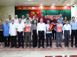 Chi bộ thôn Quyết Tiến được thành lập gồm 21 đảng viên