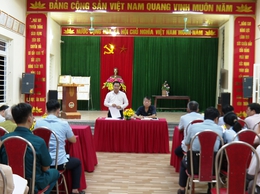 ĐỒNG CHÍ NGUYỄN ĐỨC BÌNH - PHÓ BÍ THƯ ĐẢNG UỶ, CHỦ TỊCH UBND XÃ  DỰ SINH HOẠT THƯỜNG KỲ TẠI CHI BỘ ĐÀO XÁ.