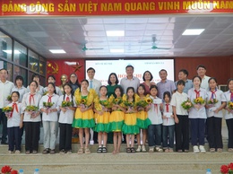 Biểu dương 80 trẻ em gái chăm ngoan học giỏi trong các gia đình tiêu biểu thực hiện tốt chính sách dân số tại xã Hòa Xá