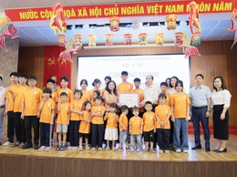 Lãnh đạo Sở Y tế thăm và tặng quà trung thu cho các cháu thiếu nhi