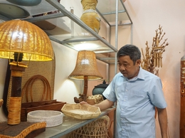 Nghệ nhân ưu tú Nguyễn Văn Trung – Người lưu giữ giá trị truyền thống mây tre đan Phú Vinh