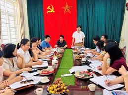 Đồng chí Lê Đức Phóng – Phó Bí thư Đảng uỷ, Chủ tịch UBND xã làm việc với Trạm Y tế xã về triển khai thực hiện các nhiệm vụ trọng tâm