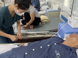 Chiếc tăm gần 7cm cắm sâu trong dạ dày gây nguy hiểm đến tính mạng được lấy ra kịp thời