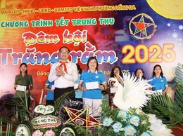 Đêm hội trăng Rằm phường Đống Đa lung linh sắc màu, ngập tràn hạnh phúc