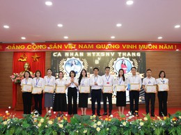 Khen thưởng 21 cán bộ, công chức hoàn thành xuất sắc nhiệm vụ, phát động ủng hộ đồng bào khắc phục hậu quả cơn bão số 10