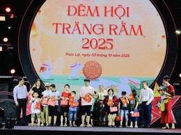 Nhiều hoạt động ý nghĩa tại Đêm hội trăng rằm phường Phúc Lợi năm 2025