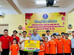 Phường Đống Đa thăm, tặng quà trẻ em có hoàn cảnh khó khăn