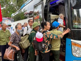 Xã Dương Hoà tổ chức đưa 94 người có công trên địa bàn xã đi điều dưỡng, chăm sóc sức khoẻ tập trung