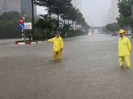 Hà Nội tiếp tục mưa lớn, lũ sông lên nhanh