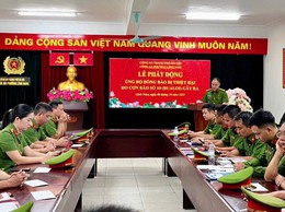 Công an phường Lĩnh Nam chung tay ủng hộ đồng bào vượt qua bão số 10 trong không khí trang nghiêm của
Lễ chào cờ tháng 10.