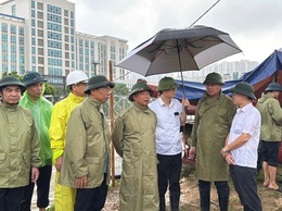 Lãnh đạo thành phố kiểm tra, chỉ đạo công tác ứng phó mưa bão tại phường Xuân Phương