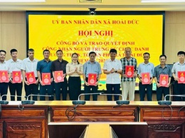 UBND xã Hoài Đức công bố và trao Quyết định công nhận người trúng cử chức danh Trưởng thôn, Tổ trưởng tổ dân phố nhiệm kỳ 2025 – 2028