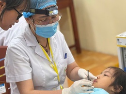 Khám, dự phòng các bệnh về răng miệng cho gần 1.000 học sinh trường Tiểu học Nguyễn Du