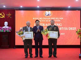 Đại Xuyên  tổ chức Lễ  trao tặng Huy hiệu Đảng đợt 7-11