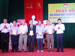 Đồng chí Bí thư Đảng ủy, CT HĐND xã Nguyễn Mạnh Huy dự Ngày hội Đại đoàn kết toàn dân tộc tại thôn Tri Thuỷ