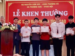 Họ Nguyễn xóm Bỏi tổ chức Lễ tuyên dương, khen thưởng học sinh đạt thành tích cao năm học 2024 – 2025