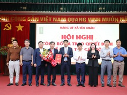 Yên Xuân: Hội nghị công bố và trao quyết định về công tác cán bộ