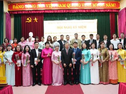 Hội nghị kỷ niệm 43 năm Ngày Nhà giáo VN, tuyên dương khen thưởng tập thể cá nhân có thành tích xuất sắc năm học 2024-2025