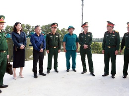 Chính uỷ Bộ Tư lệnh Thủ đô Hà Nội thăm, làm việc với Ban CHQS xã Nội Bài