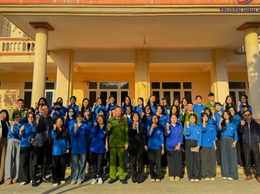 Xã Kiều Phú tăng cường hỗ trợ người dân cập nhật dữ liệu đăng ký xe tại các thôn trên địa bàn