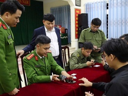 Công an xã Đại Xuyên triển khai đồng loạt thực hiện cao điểm 60 ngày đêm làm sạch dữ liệu phương tiện và Giấy phép lái xe tại các khu dân cư