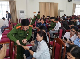 Công an xã Liên Minh thực hiện có hiệu quả 60 ngày đêm làm sạch dữ liệu phương tiện và giấy phép lái xe