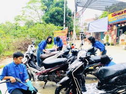 Rửa xe gây quỹ – Trao gửi yêu thương