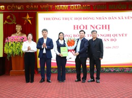 Yên Xuân: Hội nghị công bố và trao Nghị quyết về công tác cán bộ