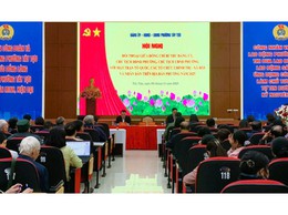 Đồng chí Bí thư Đảng ủy, Chủ tịch HĐND và đồng chí Chủ tịch UBND phường Tây Tựu đối thoại với MTTQ, các tổ chức chính trị - xã hội và Nhân dân