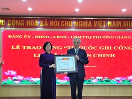 Phường Giảng Võ trao Bằng “Tổ quốc ghi công” cho thân nhân liệt sĩ