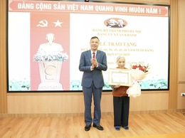 An Khánh: 21 đồng chí được trao tặng Huy hiệu Đảng đợt 07/11/2025