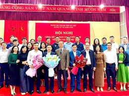 Đảng ủy xã Kim  Anh công bố các quyết định về công tác cán bộ