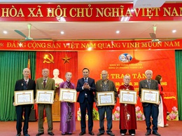 47 Đảng viên phường Thanh Liệt vinh dự nhận Huy hiệu Đảng đợt 7/11/2025